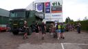 Militaire voertuigen nemen kinderen mee in ontwerp corsowagen buurtschap &#8217;t Stuk