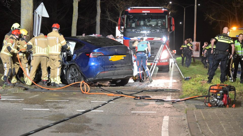 112 nieuws ongeluk auto botsing Etten-Leur rijsdijk