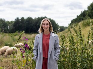 Samen met andere jeugd houdt Joyce Moerdijk bruisend: &#8216;Zodat het ons mooie dorpje blijft&#8217;