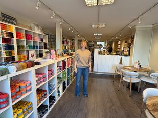 Eigenaresse Anica de Jong van creacafé Maak! (Foto: ZuidWest Update).