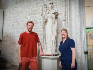 Broer en zus Warmoeskerken bundelen krachten voor voorstelling over gelijk&shy;waardigheid in Gertrudiskerk
