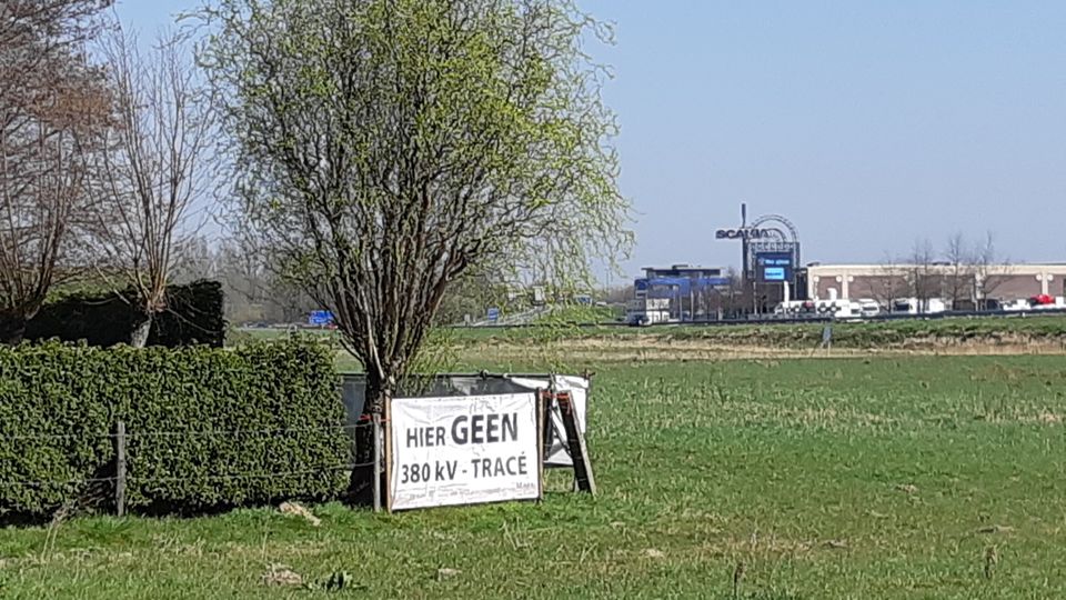 Spandoek Vlietweg 'Hier GEEN 380 kV - tracé'