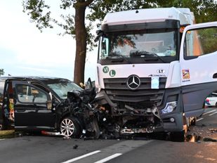 112 nieuws botsing ongeluk bredaseweg rijsbergen vrachtwagen bus politie ambulance traumahelikopter Brabant zundert