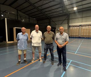 Waar normaal wordt gesport, klinkt straks getjirp: vogel&shy;vereniging trekt in sportschool