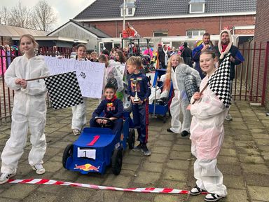 De jongens en meiden van de Pin.