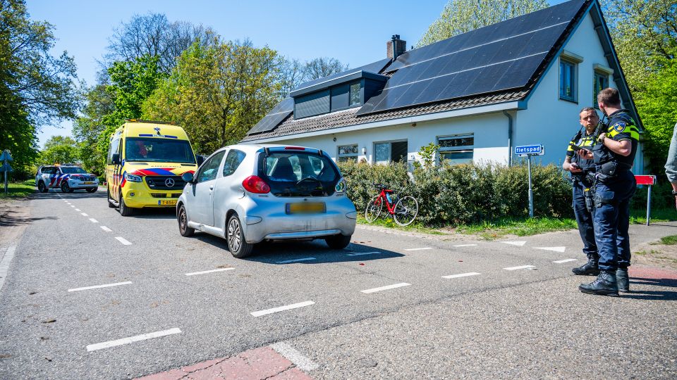 Fietser gewond na botsing met auto in Rijsbergen