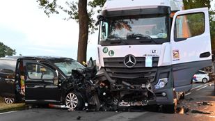 112 nieuws botsing ongeluk bredaseweg rijsbergen vrachtwagen bus politie ambulance traumahelikopter Brabant zundert