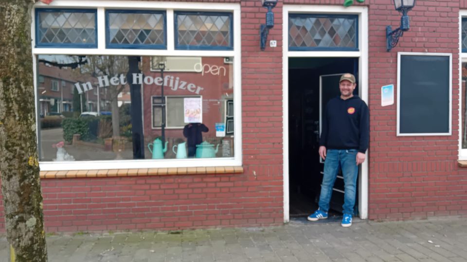 Bij café In het Hoefijzer is iedereen welkom: van dweilband tot jamsessie, als er maar plezier is
