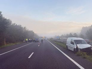 A4 richting tijdelijk dicht na ongeval met drie voertuigen