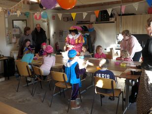 Pepernoten bakken bij boerderij De Leijhoeve