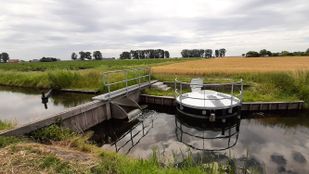 In de Ossendrechtse polder krijgen stuwen een vislift.