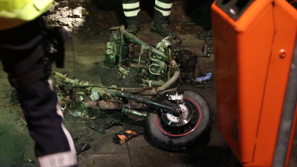 Scooter volledig uitgebrand in speeltuintje in Roosendaal