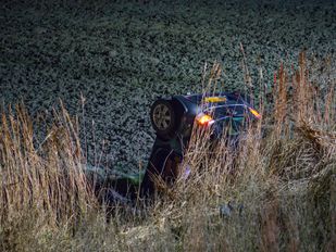auto in sloot Lepelstraat