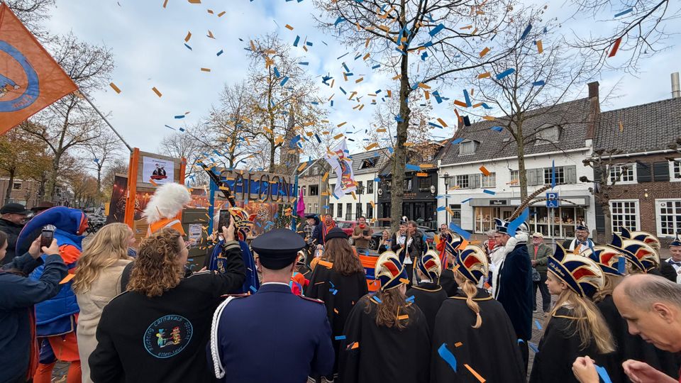 Feest op de markt in Etten tijdens bekendmaking MaMi.