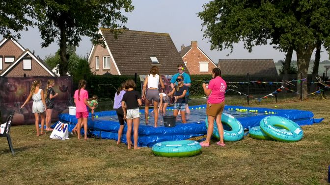 Tijdens het kindervakantiespel is er ook verkoeling.