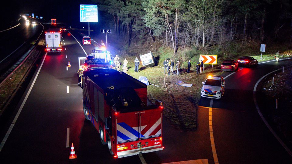 Bestuurder spoorloos na crash op de A4 bij Bergen op Zoom