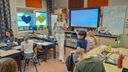 Kinderen in de startblokken voor textielrace