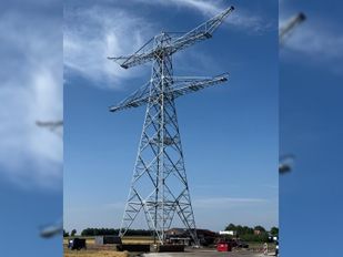 Nieuwe hoogspannings&shy;verbinding krijgt vorm: eerste mast geplaatst in Standdaarbuiten