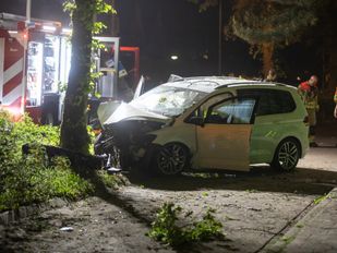 ongeluk 112 roosendaal zundertseweg auto ambulance politie brandweer traumahelikopter