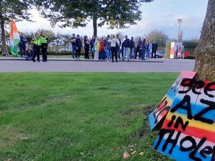 Protest tegen noodopvang Tholen rustig verlopen