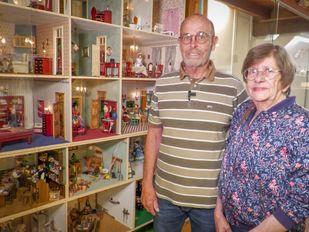 ‘Te popperig’ voor tehuizen, perfect voor museum: het poppenhuis van Tilly en Louis