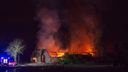 Uitslaande brand verwoest schuur in Dinteloord