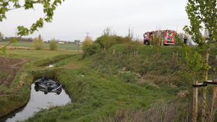Auto sloot Standdaarbuiten