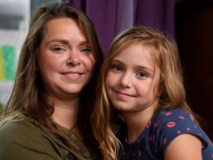 Marelinde kreeg als kleuter meningokokken, gezin draagt trauma mee