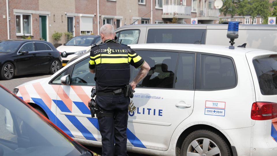 Politie haalt verwaarloosde dieren uit woning in Bergen op Zoom