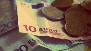 Briefgeld en munten ter waarde van zo'n 55 euro