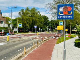 De flink gerenoveerde Molensingel in Wouw, die nu een 30 km zone is.