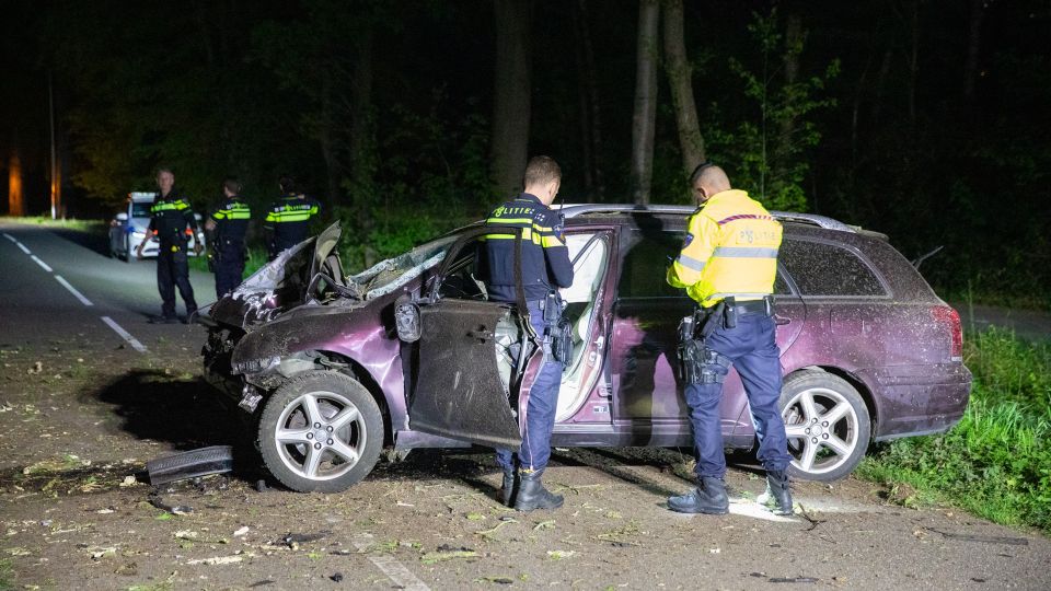 Dodelijk ongeval op Plantagebaan bij Wouwse Plantage: automobilist overleden