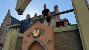 De opbouw van het decor van Huiveren in het Hof is in volle gang.