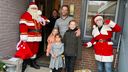 Kerstman die in armoede leefde, brengt nu cadeautjes naar lotgenoten