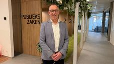 Wethouder René Verwijmeren in het vernieuwde gemeentehuis van Etten-Leur.