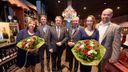 Drankenhandel Van Dorst ontvangt onderscheiding voor 100-jarig bestaan