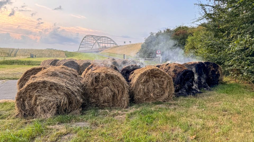 Brand hooibalen Campweg Sint Philipsland