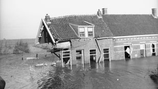 Watersnoodramp 1953 Zwaar beschadigd huis