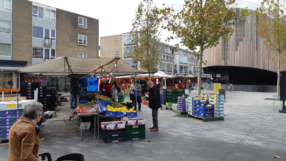 De zaterdagmarkt op de Nieuwe Markt in Roosendaal