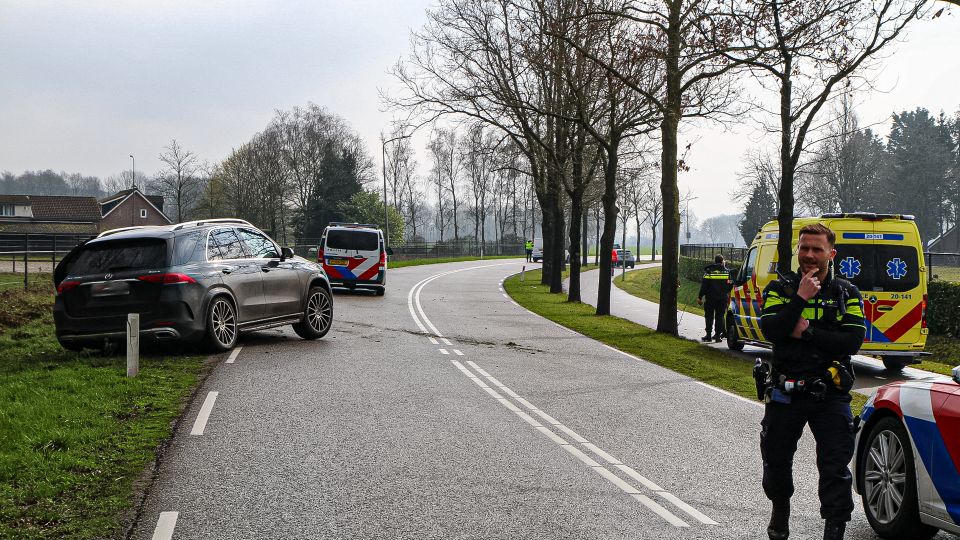 Ongeval tussen auto en bestelbus op Moerkantsebaan, weg tijdelijk afgesloten