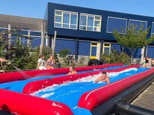 Waterpret bij basisschool Lodijke in Bergen op Zoom.