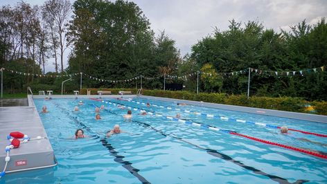 Vroege zwemmers sluiten seizoen af met ontbijt