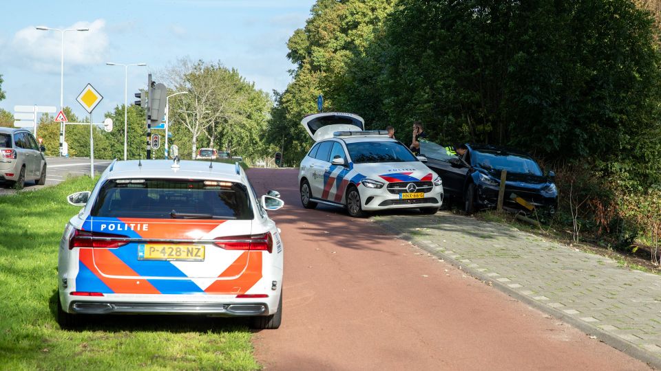 Achtervolging eindigt met crash op Burgemeester Schneiderlaan in Roosendaal
