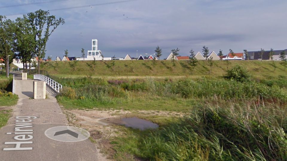 de Heirweg met zicht op Designer Outlet Roosendaal