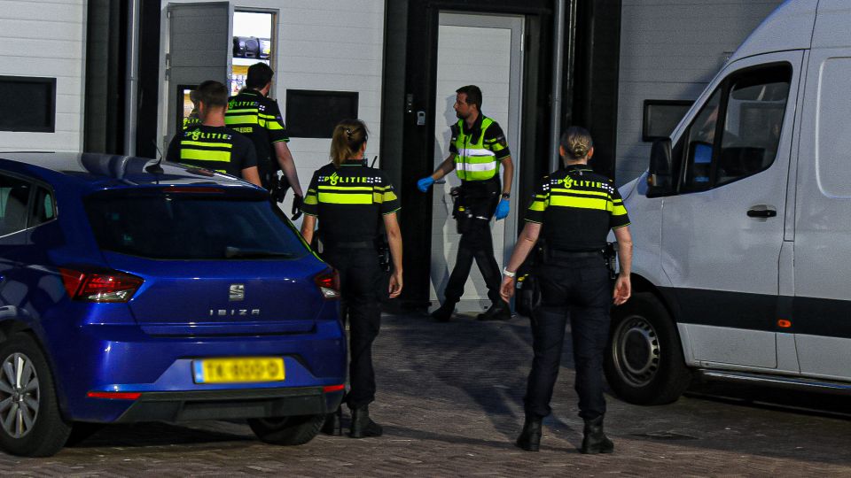 Twee mannen opgepakt na politie-inval in loods in Bergen op Zoom
