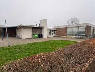 Voorkant van de Marokkaanse vereniging At Taqwa in Etten-Leur.