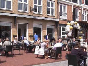 Vol terras bij restaurant Parwaan in Hoogerheide