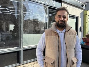 Kapper in Tholen tweede keer doelwit vernieling: &#8216;Overal glasscherven en verfvlekken&#8217;