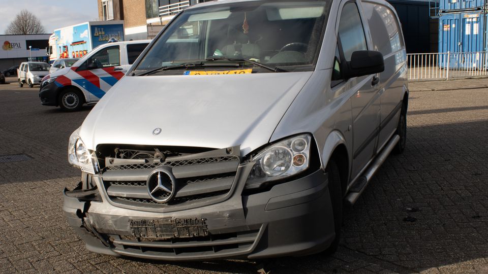 botsing ongeluk auto bestelbus bergen op zoom pergolesilaan