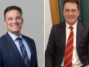 De nieuwe wethouders vlnr Robin Heij (VVD) en Paul de Beer (VLP Roosendaal)